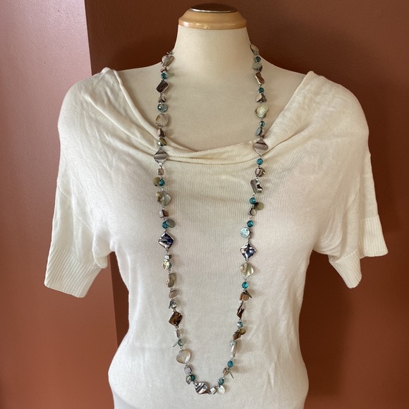 beautiful Lia Sophia metal and bead designer necklace. - Picture 4 of 6